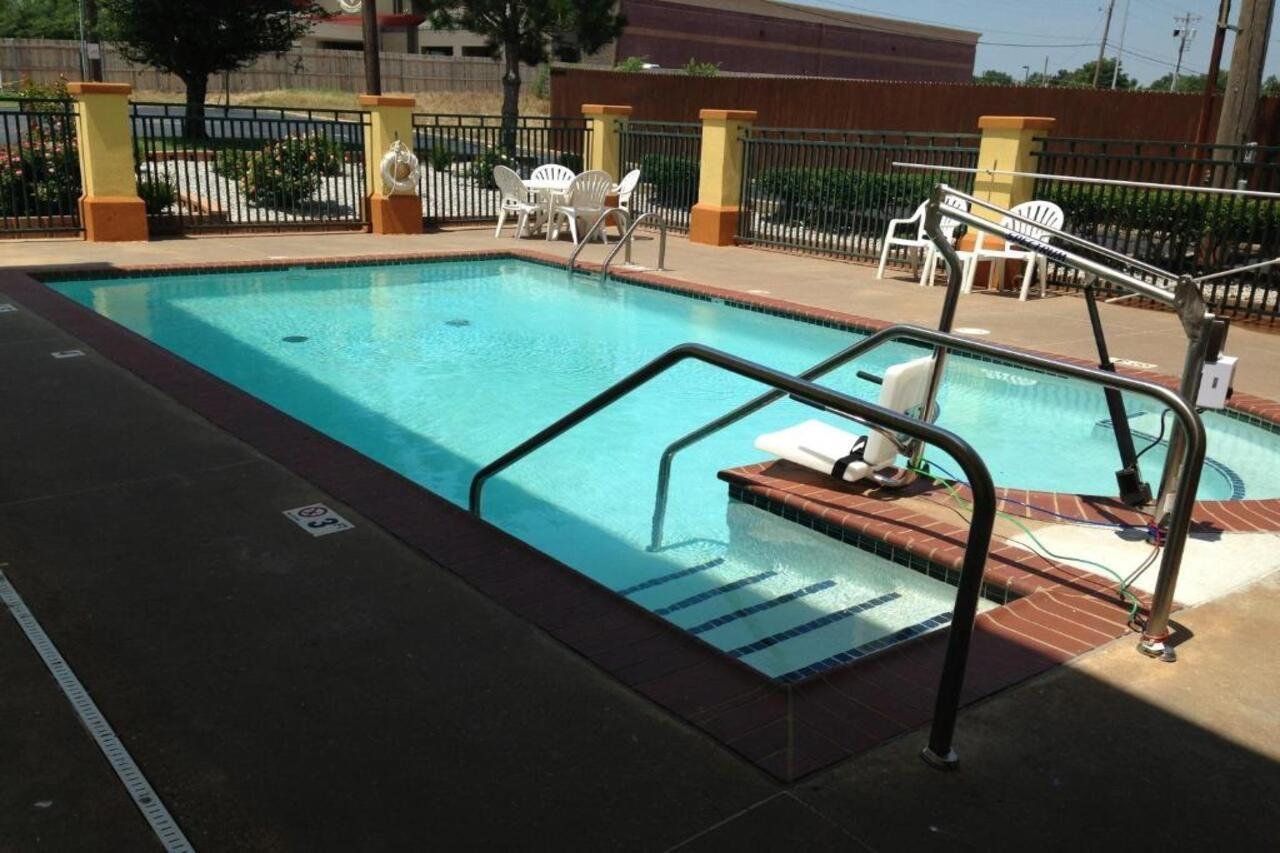 Country & By Radisson, At Northwest Expressway, Ok Hotel