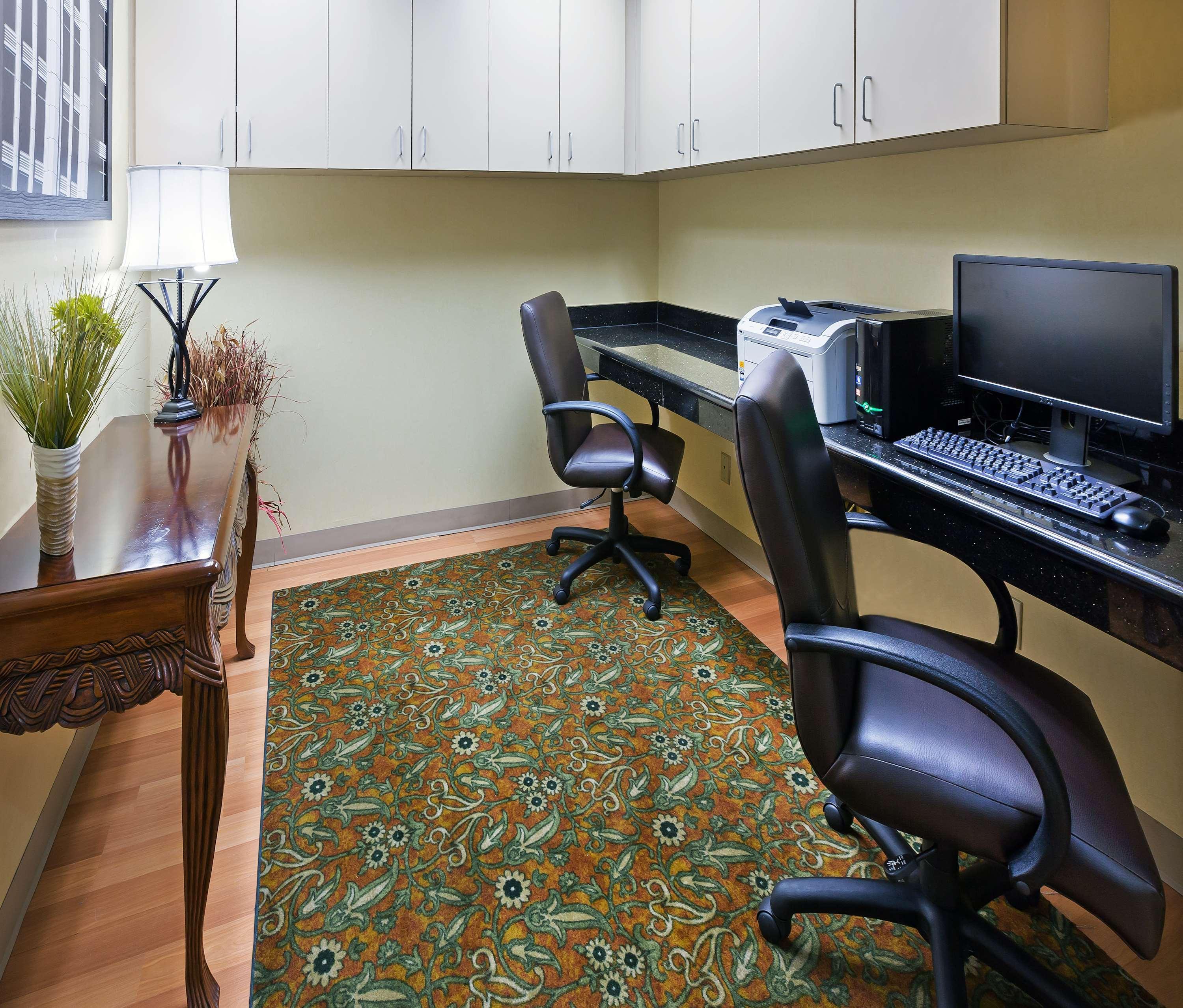 Country & By Radisson, At Northwest Expressway, Ok 3*